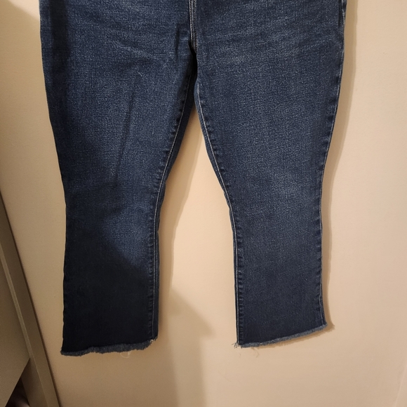 Abercrombie & Fitch Simone High Rise Ankle Flare Jeans. - Picture 4 of 8